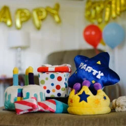 P.L.A.Y. Pet Party Time Collection - Canine Crown -Spielzeug Pet party time collection canine crown 198434 1000 none